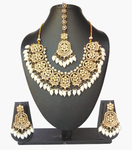 White  Kundan  Set with  Earrings